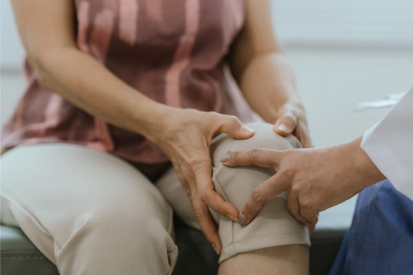 A knee joint examination