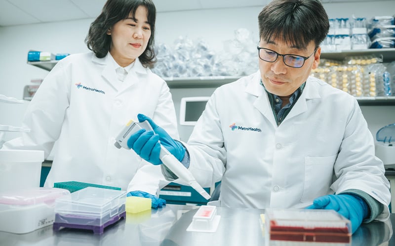 Doctors collaborating in the Vector Laboratory